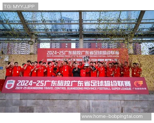 实时新闻深圳足球队的崛起与发展探讨意识形态对球队表现的影响分析